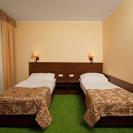 Hotel Zielony Познань Экстерьер фото