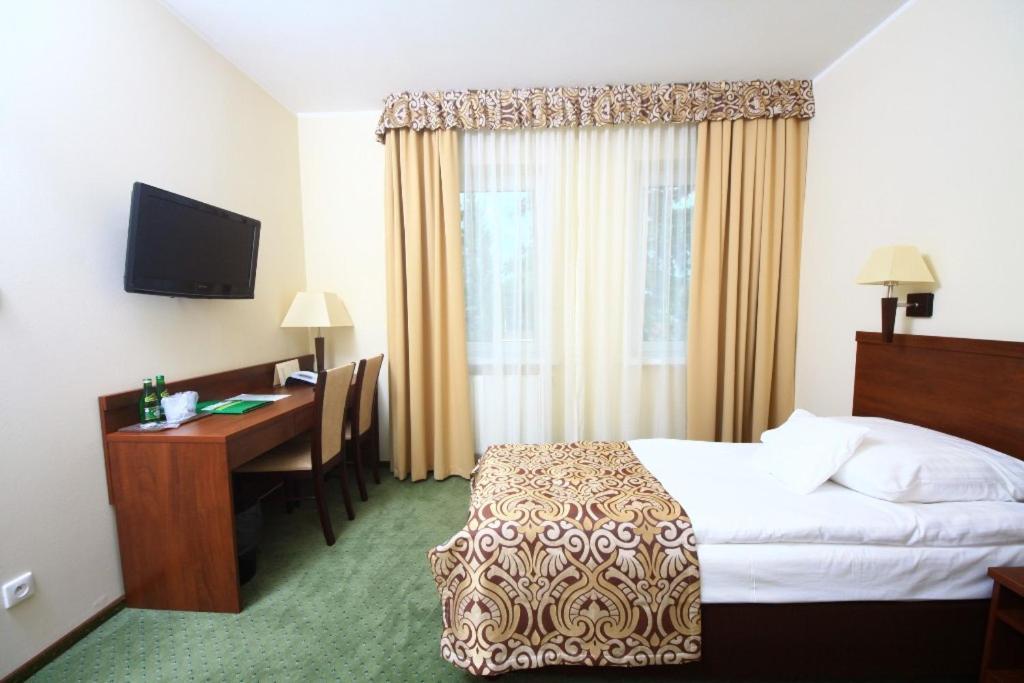 Hotel Zielony Познань Экстерьер фото