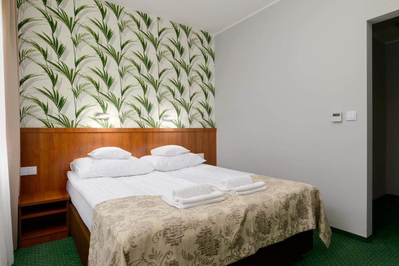 Hotel Zielony Познань Экстерьер фото