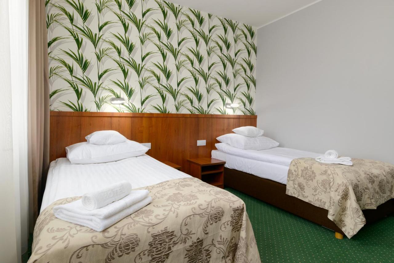 Hotel Zielony Познань Экстерьер фото