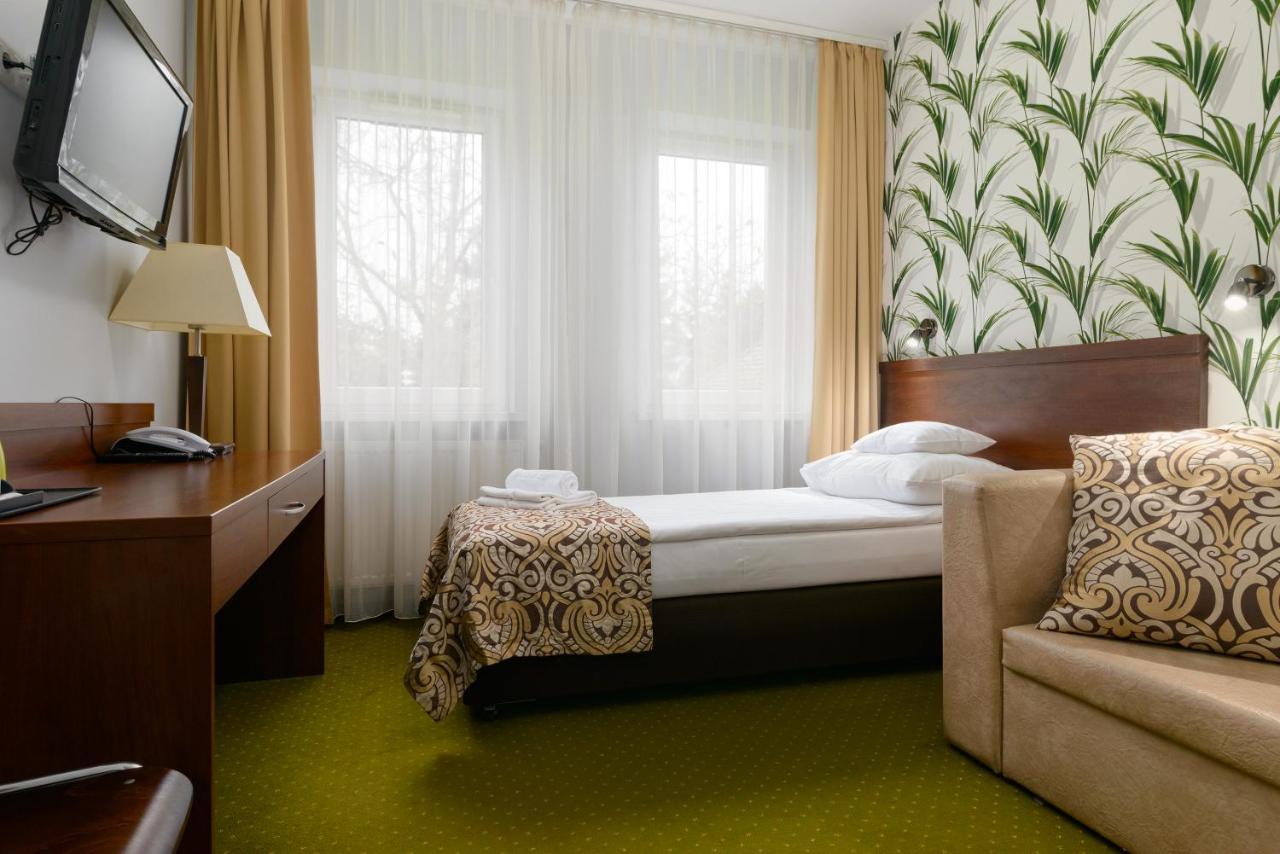 Hotel Zielony Познань Экстерьер фото
