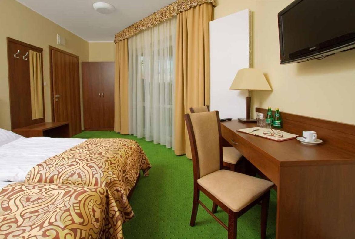 Hotel Zielony Познань Экстерьер фото