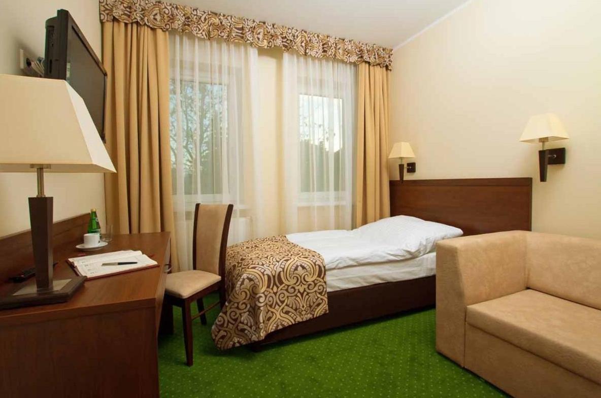 Hotel Zielony Познань Экстерьер фото