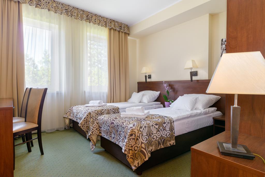 Hotel Zielony Познань Экстерьер фото
