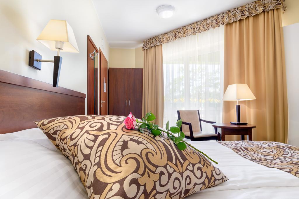 Hotel Zielony Познань Экстерьер фото