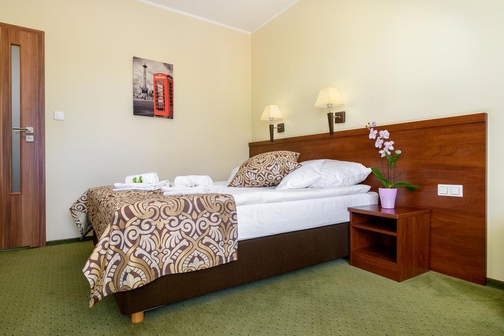 Hotel Zielony Познань Экстерьер фото