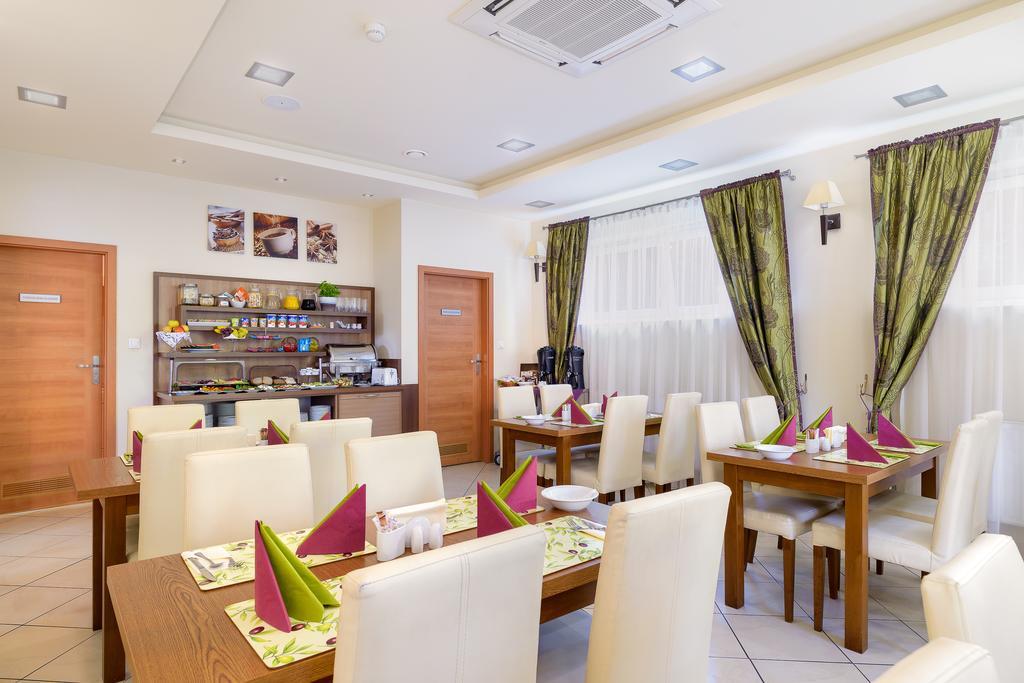 Hotel Zielony Познань Экстерьер фото