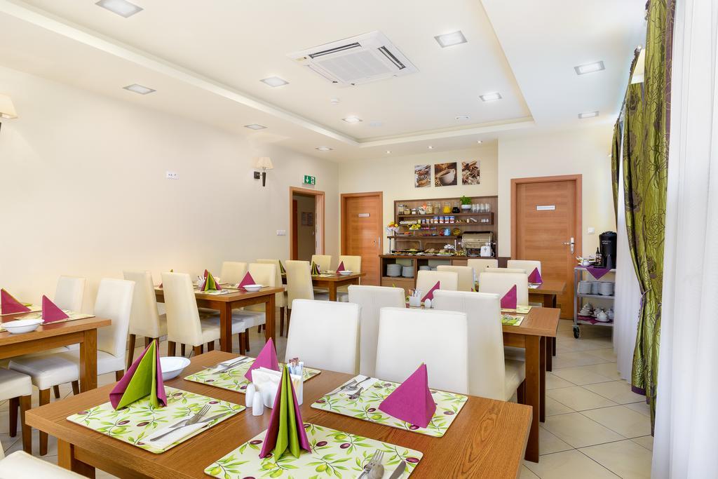 Hotel Zielony Познань Экстерьер фото
