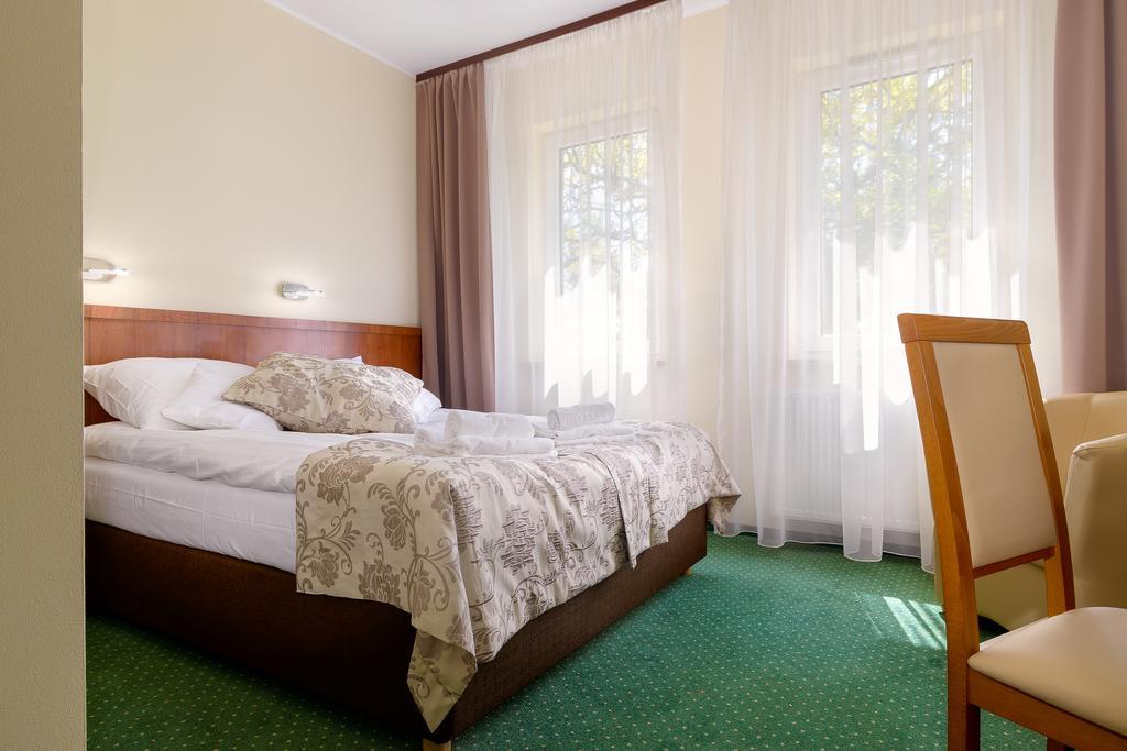 Hotel Zielony Познань Экстерьер фото
