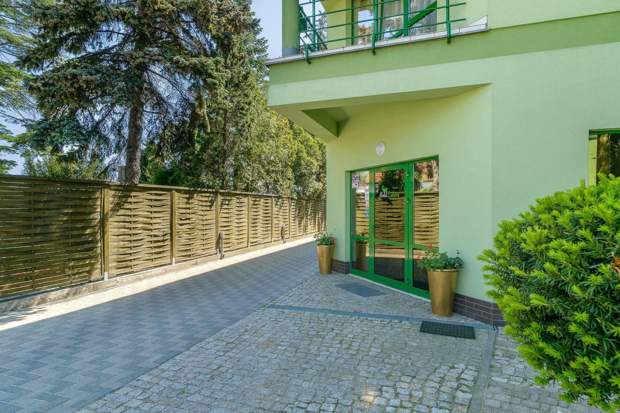 Hotel Zielony Познань Экстерьер фото
