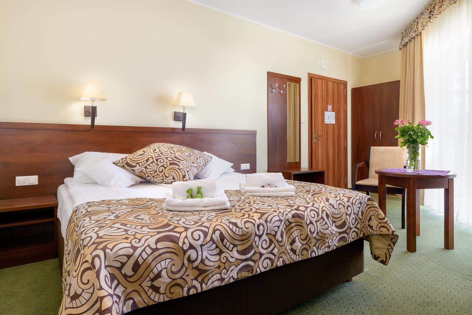 Hotel Zielony Познань Экстерьер фото