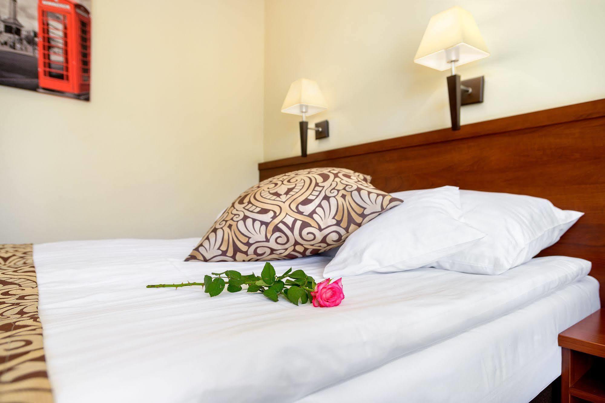 Hotel Zielony Познань Экстерьер фото