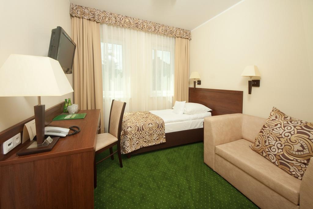 Hotel Zielony Познань Экстерьер фото