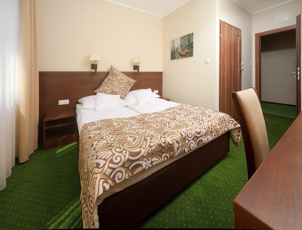 Hotel Zielony Познань Экстерьер фото